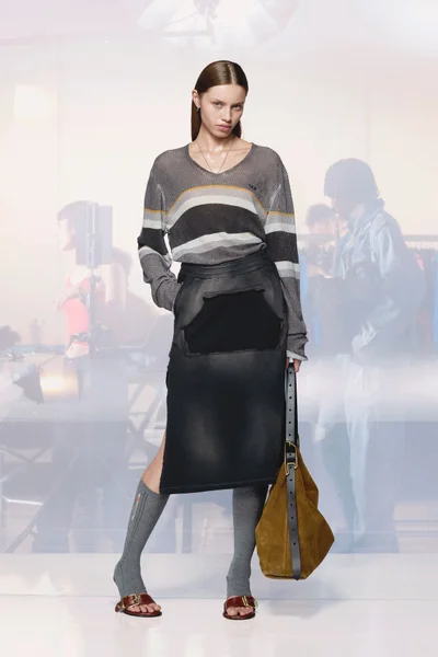 Look 25